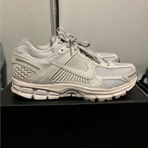 Nike Vomero 5